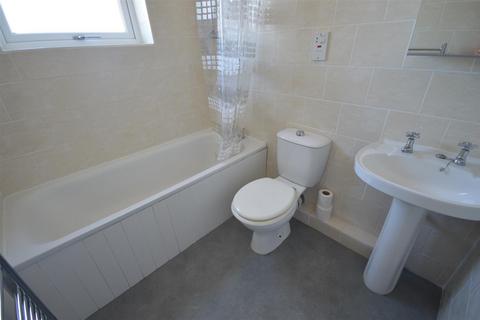 2 bedroom flat to rent, Maltings Court, Hoe Lane SG12