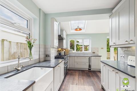 3 bedroom semi-detached house for sale, Winchester Road, Basingstoke, Hampshire, RG21