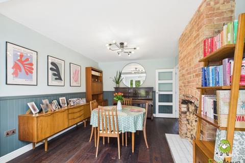 3 bedroom semi-detached house for sale, Winchester Road, Basingstoke, Hampshire, RG21