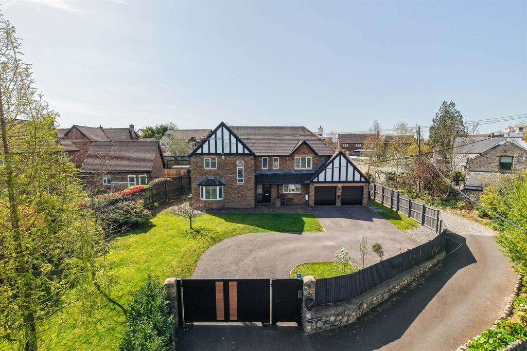 5 bedroom detached house for sale