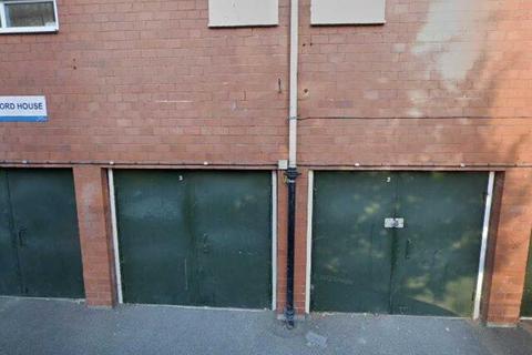 Garage to rent, East Street, London SE17