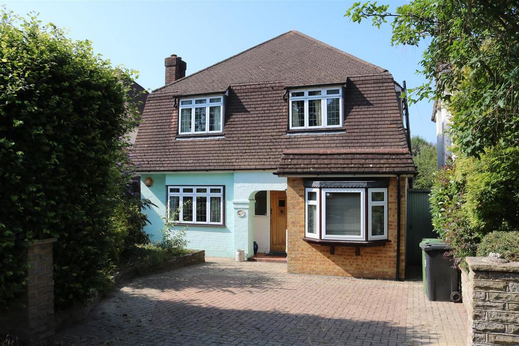 Detached house exterior, driveway