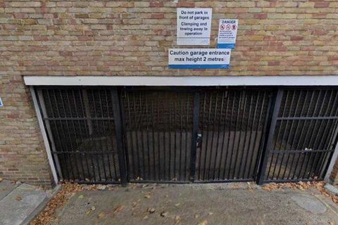 Garage to rent, Wesley Close, London SE17