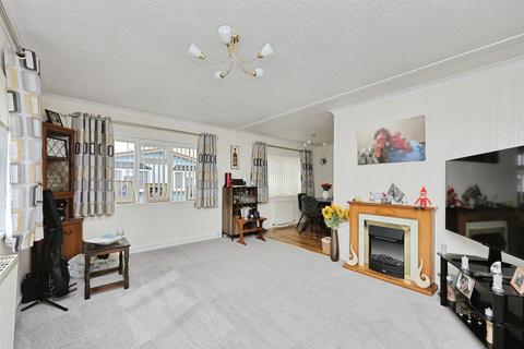 2 bedroom park home for sale, Plumtree Mobile Home Park, Marham
