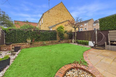 Rochfords Gardens, Slough, Berkshire, SL2
