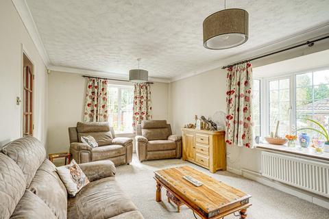 3 bedroom detached house for sale, Stoke Road, Leighton Buzzard