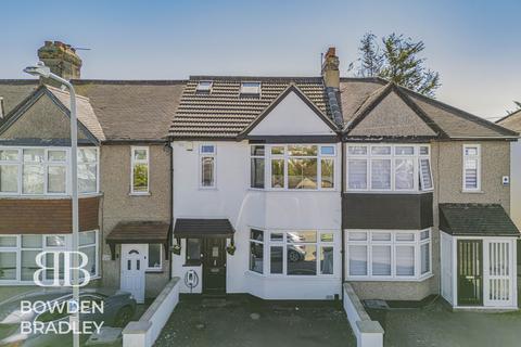 4 bedroom terraced house for sale, Trelawney Road, Hainault, IG6
