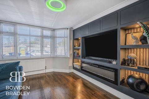 4 bedroom terraced house for sale, Trelawney Road, Hainault, IG6