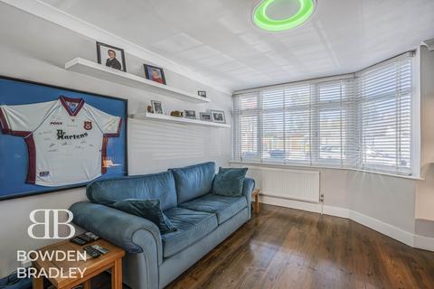 4 bedroom terraced house for sale, Trelawney Road, Hainault, IG6