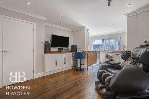 4 bedroom terraced house for sale, Trelawney Road, Hainault, IG6