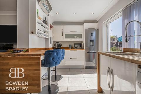 4 bedroom terraced house for sale, Trelawney Road, Hainault, IG6
