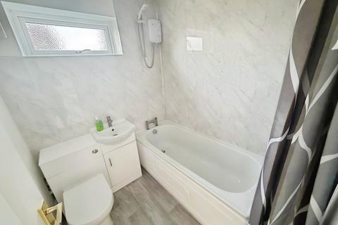 1 bedroom apartment to rent, Rokewood Close, Kingswinford, DY6