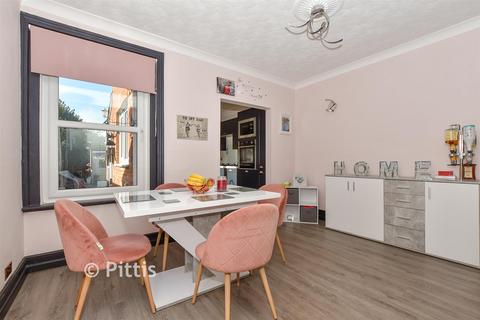 3 bedroom semi-detached house for sale, Oakfield Road, East Cowes PO32