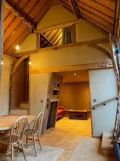 2 bedroom detached house to rent, Jasons Hill, HP5