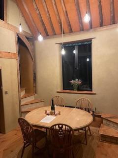 2 bedroom detached house to rent, Jasons Hill, HP5