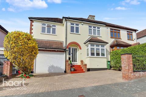4 bedroom semi-detached house for sale, Kenilworth Avenue, Harold Park