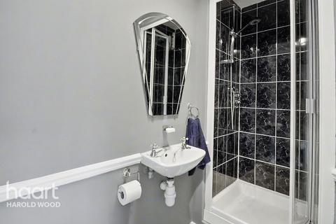 4 bedroom semi-detached house for sale, Kenilworth Avenue, Harold Park