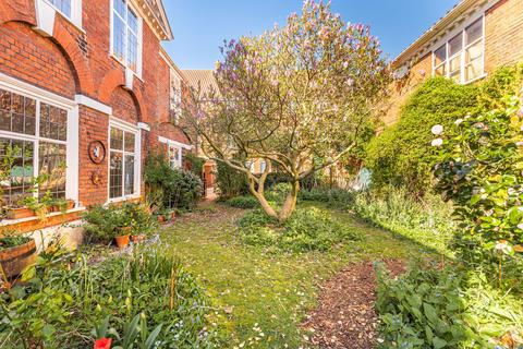 1 bedroom flat for sale, Hidden Gem in Norwich City Centre with Parking, Shared Garden, and Charming Period Features