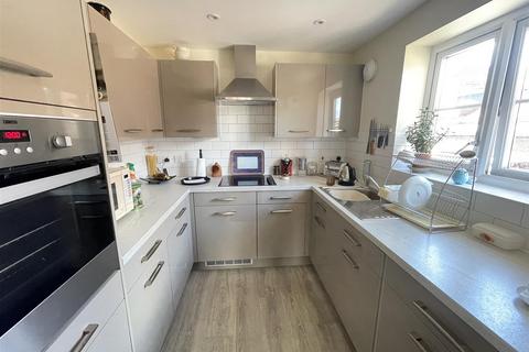 2 bedroom retirement property for sale, Sarum Lodge, Salisbury SP1