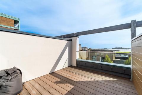 4 bedroom terraced house to rent, Millbay Road, Plymouth