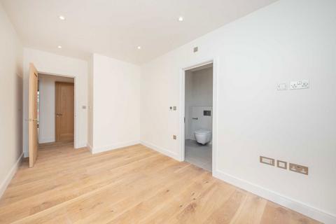 2 bedroom flat to rent, Hampden Road, Kingston Upon Thames KT1