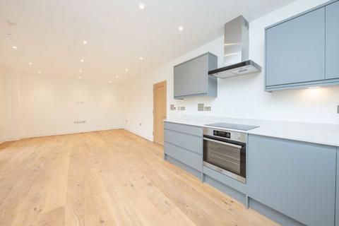 2 bedroom flat to rent, Hampden Road, Kingston Upon Thames KT1