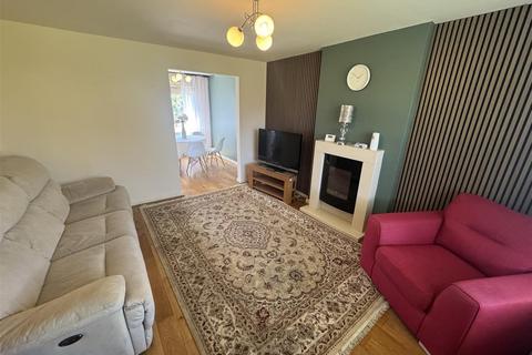 3 bedroom semi-detached house to rent, Crofters Green, Preston