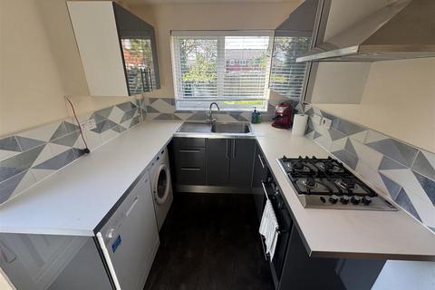 3 bedroom semi-detached house to rent, Crofters Green, Preston