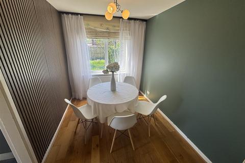 3 bedroom semi-detached house to rent, Crofters Green, Preston