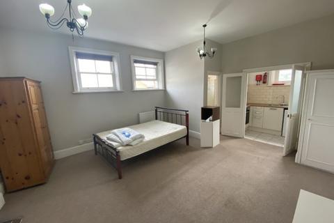 Studio to rent, Studio Flat – The Salisbury Hotel, Grand Parade, London N4