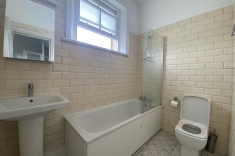 Studio to rent, Studio Flat – The Salisbury Hotel, Grand Parade, London N4