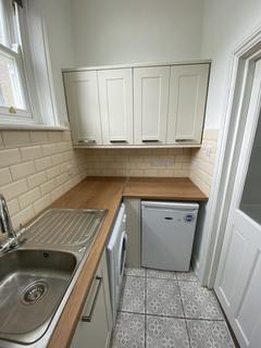 Studio to rent, Studio Flat – The Salisbury Hotel, Grand Parade, London N4