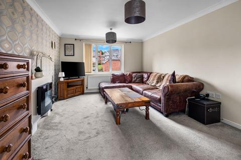 2 bedroom flat for sale, Stratford Gardens, Bromsgrove B60 1EU