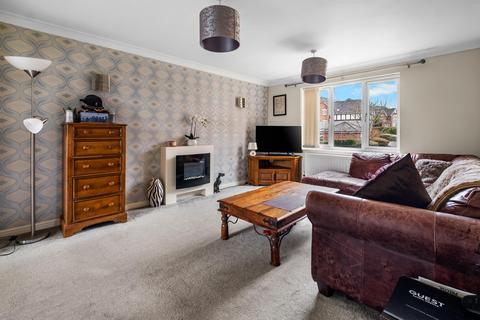 2 bedroom flat for sale, Stratford Gardens, Bromsgrove B60 1EU