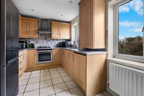 2 bedroom flat for sale, Stratford Gardens, Bromsgrove B60 1EU