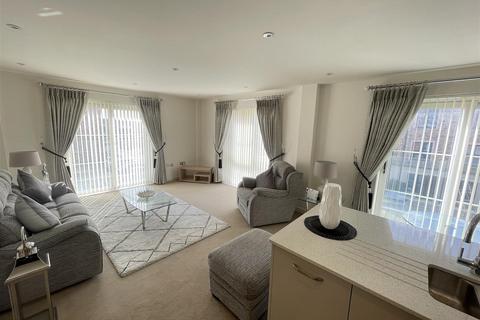2 bedroom retirement property for sale, Fountain Way, Salisbury SP2