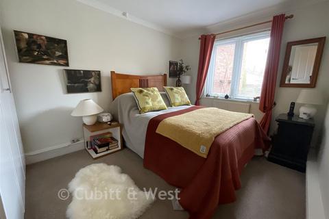 1 bedroom ground floor maisonette for sale, Patricia Gardens, Sutton, Surrey