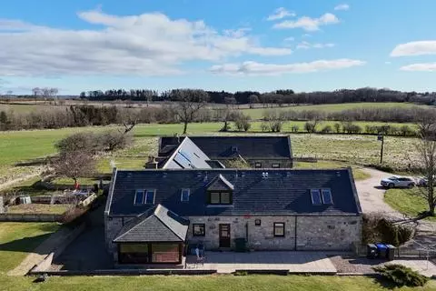 5 bedroom end of terrace house for sale
