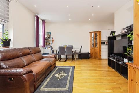2 bedroom flat for sale, Cavendish Avenue, Harrow
