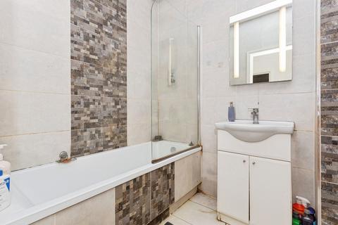 2 bedroom flat for sale, Cavendish Avenue, Harrow