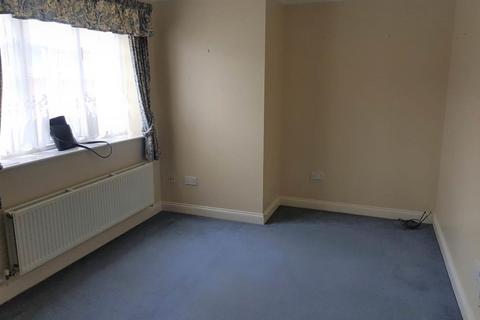 1 bedroom end of terrace house to rent, Holly Drive, Aylesbury HP21