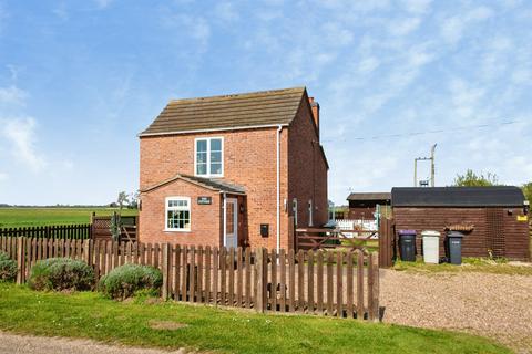 2 bedroom detached house for sale, Haven Bank, New York, LINCOLN