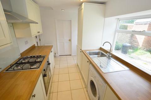 2 bedroom end of terrace house to rent, High Street South, Olney, MK46