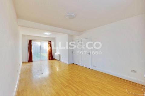 3 bedroom end of terrace house for sale, Pembroke Road, Greenford, UB6