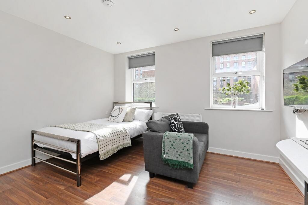 Apartment in Sheffield, Broomhall, South Yorkshire - View 4