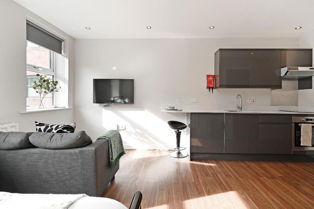 Apartment in Sheffield, Broomhall, South Yorkshire - View 5