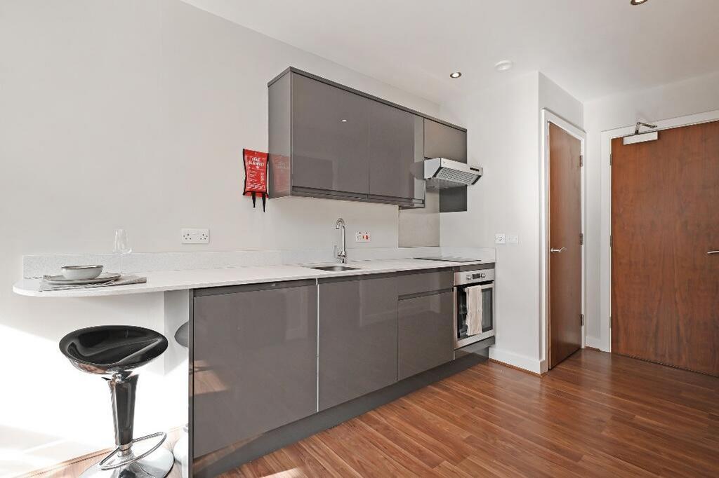 Apartment in Sheffield, Broomhall, South Yorkshire - View 6