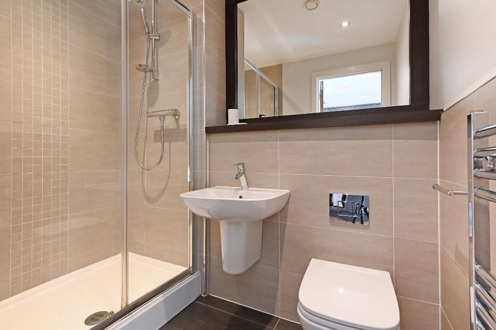 Apartment in Sheffield, Broomhall, South Yorkshire - More