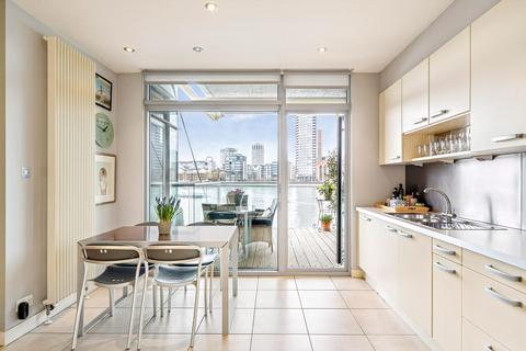 3 bedroom flat for sale, The Montevetro Building, Battersea Church Road, London SW11