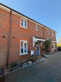 3 bedroom terraced house to rent, Gordon Road, Uckfield TN22